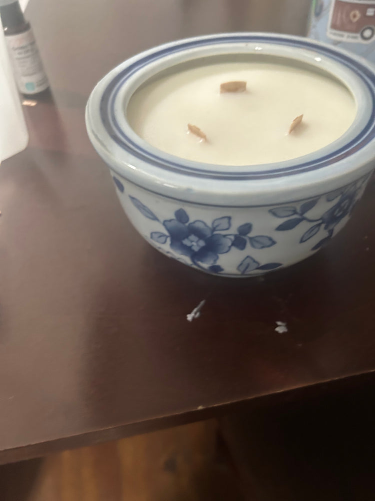 Large blue design bowl candle